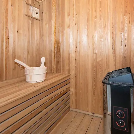 Four-bedroom Holiday In Hvide Sande 4 * Bjerregård